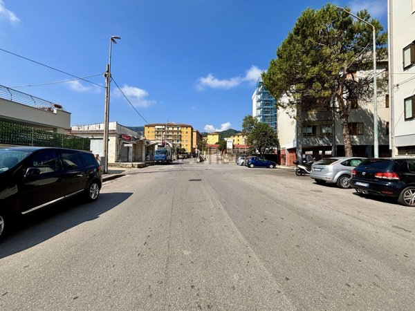 appartamento in vendita a Salerno in zona Pastena