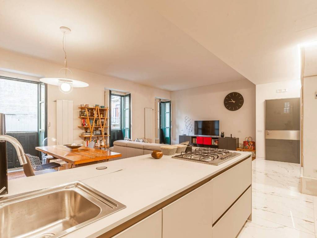 casa indipendente in vendita a Salerno in zona Centro Città
