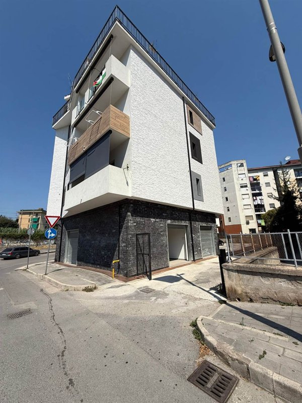 ufficio in vendita a Salerno in zona Pastena