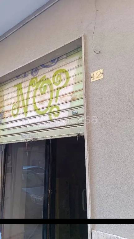 negozio in vendita a Salerno in zona Pastena