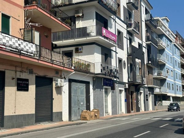 negozio in vendita a Salerno in zona Pastena