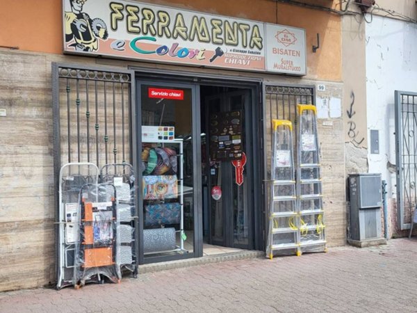 negozio in vendita a Salerno in zona Torrione