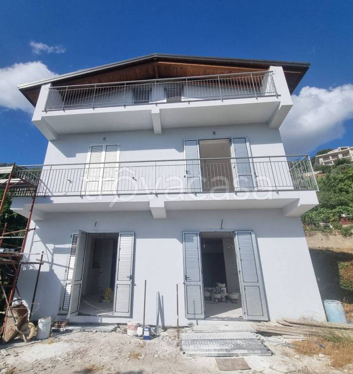 casa indipendente in vendita a Salerno in zona Pastena