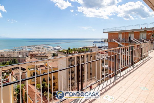 appartamento in vendita a Salerno in zona Centro Città