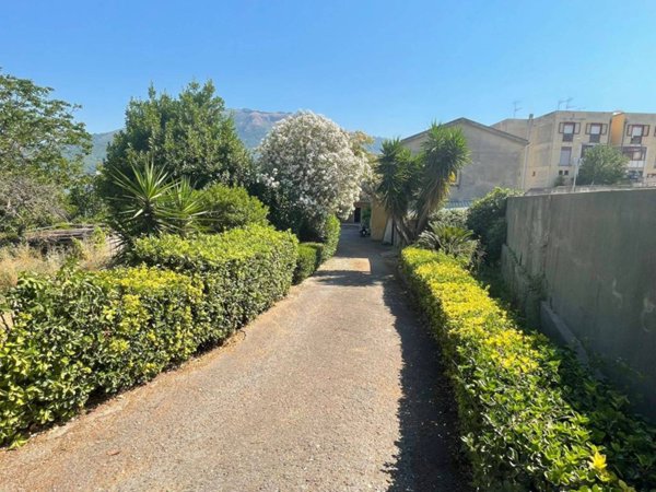 casa indipendente in vendita a Salerno in zona Brignano / Piezzo