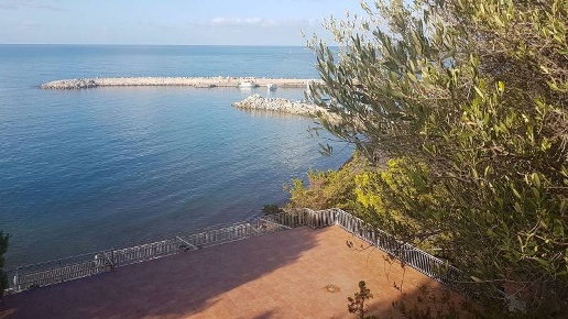 casa indipendente in vendita a Salerno in zona Porto
