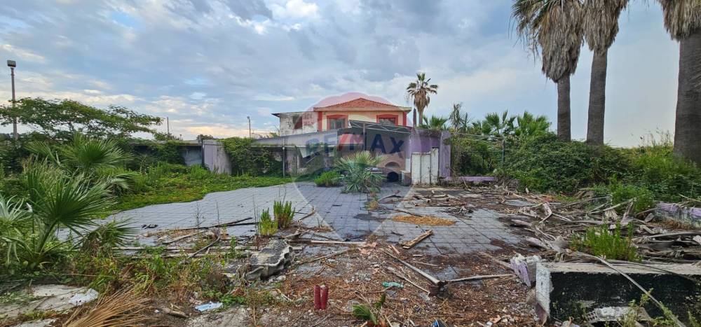 casa indipendente in vendita a Salerno in zona Porto