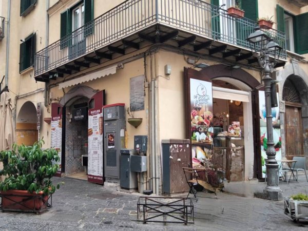 negozio in vendita a Salerno in zona Giovi Altimare