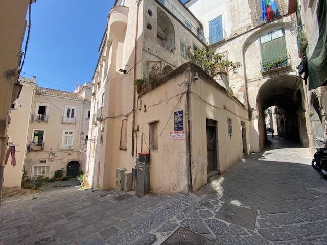 appartamento in vendita a Salerno in zona Centro Città