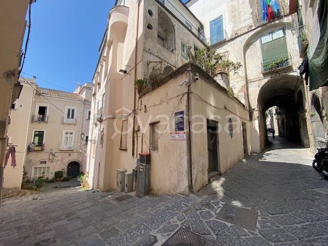 appartamento in vendita a Salerno in zona Centro Città