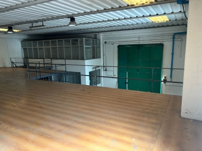 locale commerciale in vendita a Salerno in zona Zona Industriale