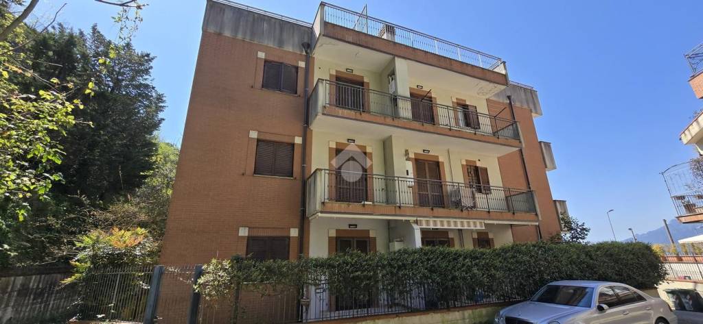 appartamento in vendita a Salerno in zona Brignano / Piezzo