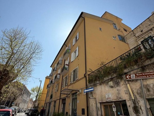appartamento in vendita a Salerno in zona Centro Città