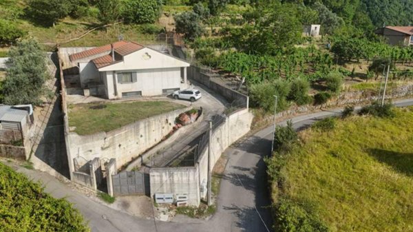 casa indipendente in vendita a Salerno