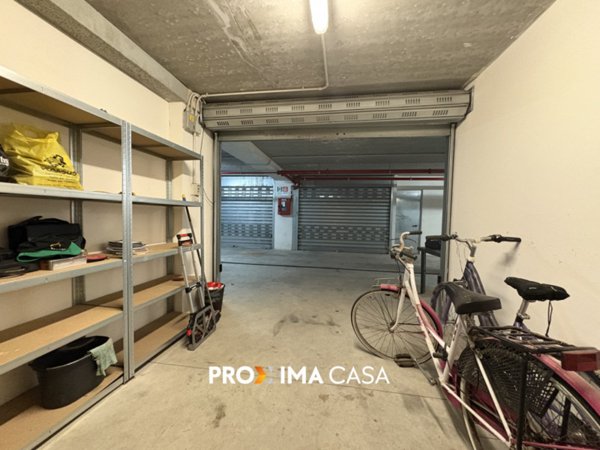 negozio in vendita a Salerno in zona Mariconda