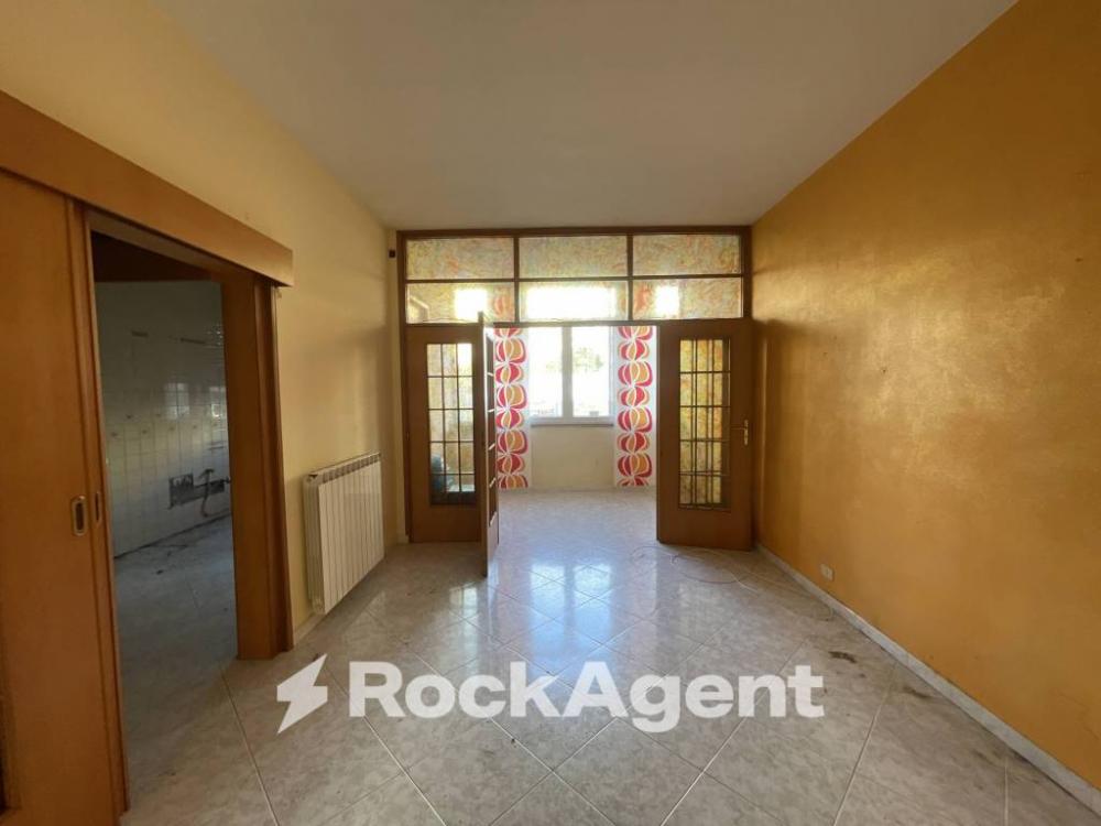 appartamento in vendita a Salerno in zona Pastena