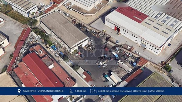 locale commerciale in vendita a Salerno in zona Zona Industriale