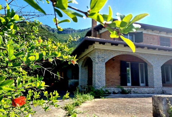 casa indipendente in vendita a Salerno