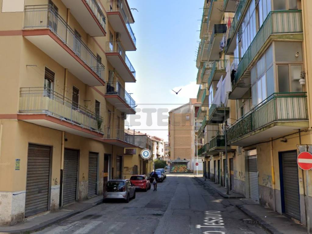 locale commerciale in vendita a Salerno in zona Torrione