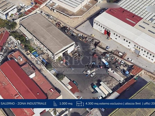 locale commerciale in vendita a Salerno in zona Zona Industriale