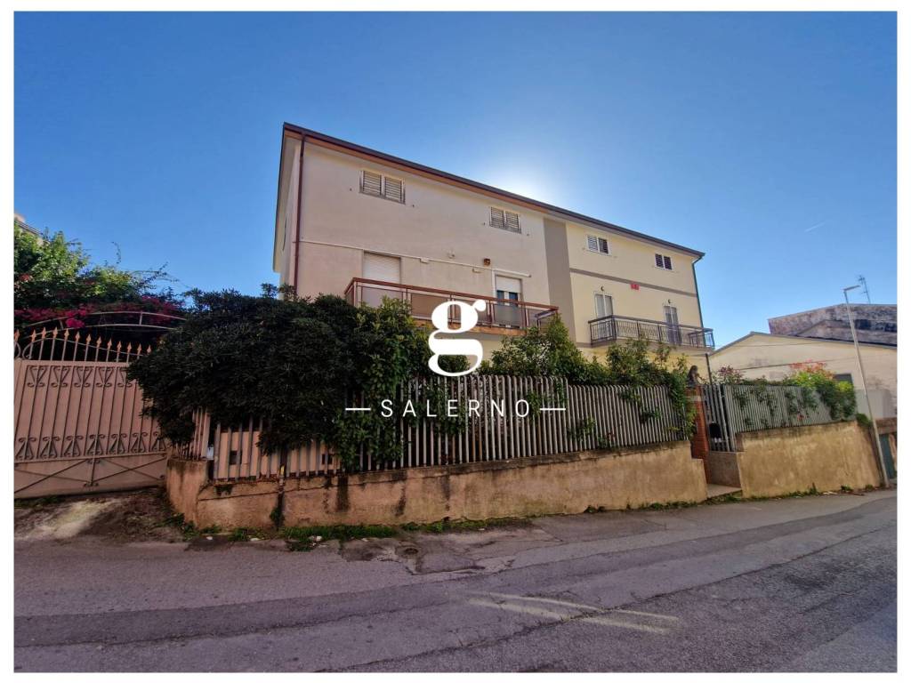 casa indipendente in vendita a Salerno in zona Ogliara