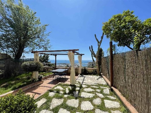 appartamento in vendita a Salerno in zona Centro Città