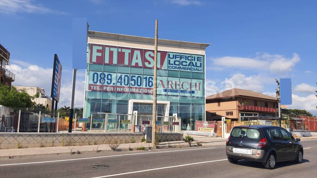 locale commerciale in vendita a Salerno in zona Zona Industriale