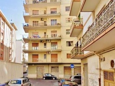 negozio in vendita a Salerno in zona Pastena