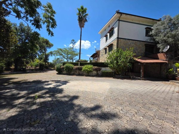 casa indipendente in vendita a Salerno in zona Sant'Eustachio