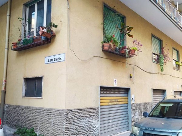 locale commerciale in vendita a Salerno