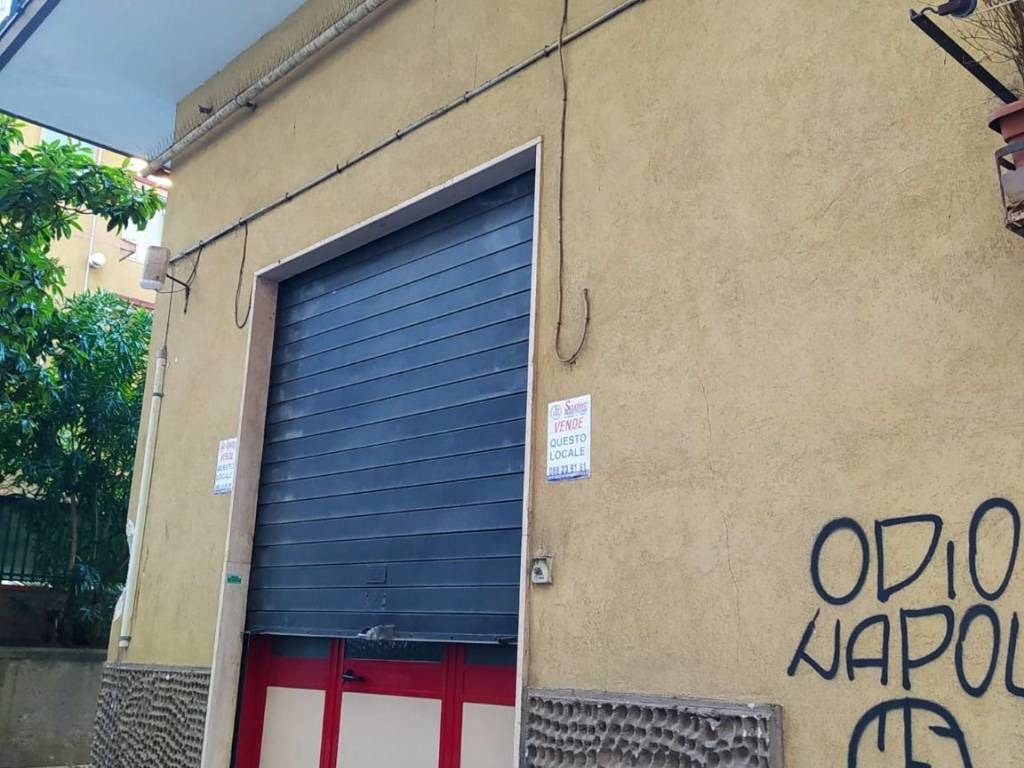 locale commerciale in vendita a Salerno