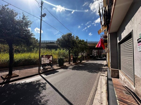 negozio in vendita a Salerno in zona Irno