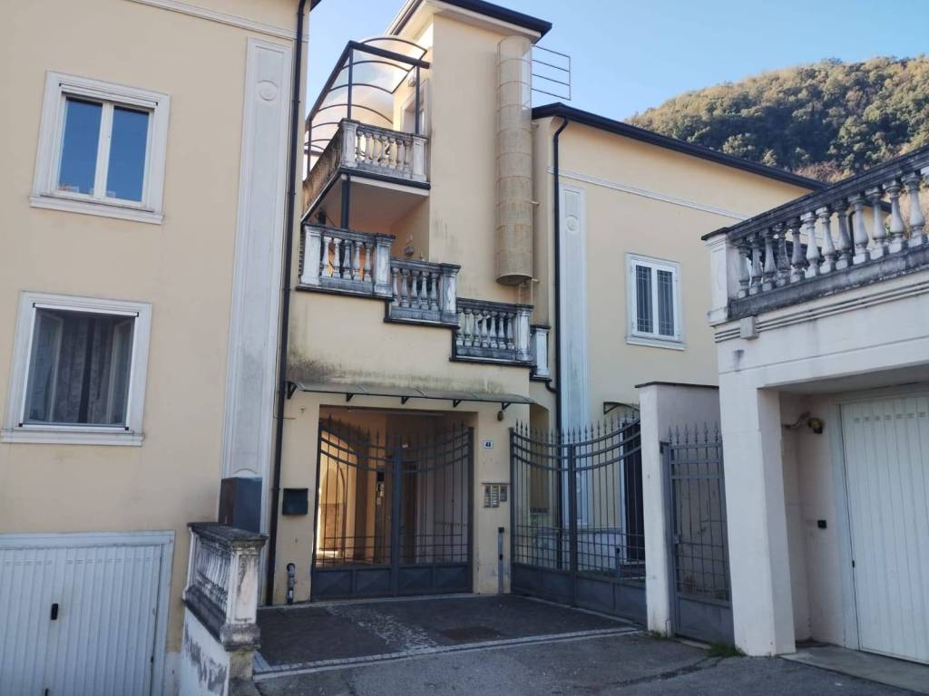 appartamento in vendita a Salerno in zona Giovi Altimare