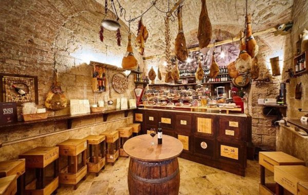 negozio in vendita a Salerno in zona Centro Città