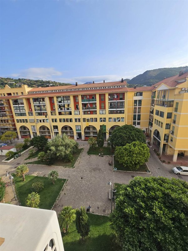 appartamento in vendita a Salerno in zona Pastena