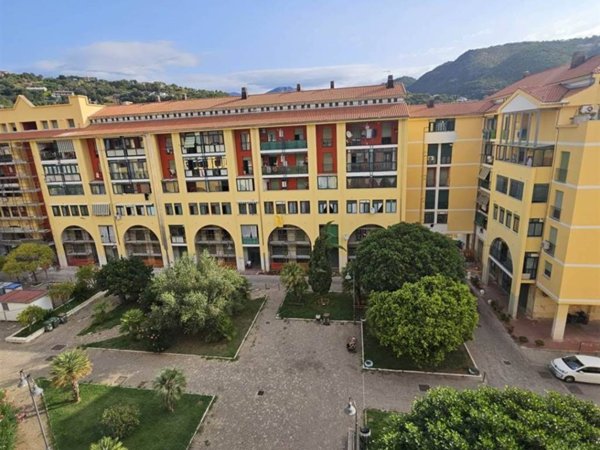 appartamento in vendita a Salerno in zona Pastena