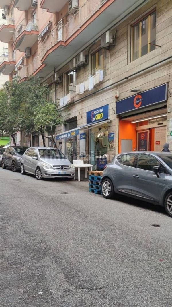 locale commerciale in vendita a Salerno