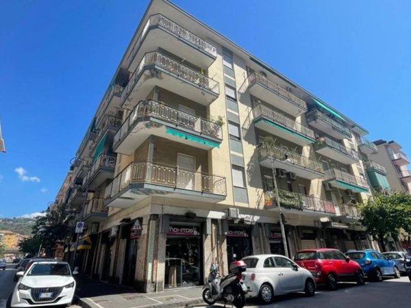 appartamento in vendita a Salerno in zona Pastena