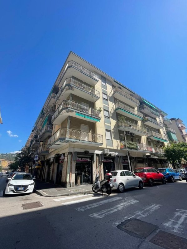 appartamento in vendita a Salerno in zona Pastena