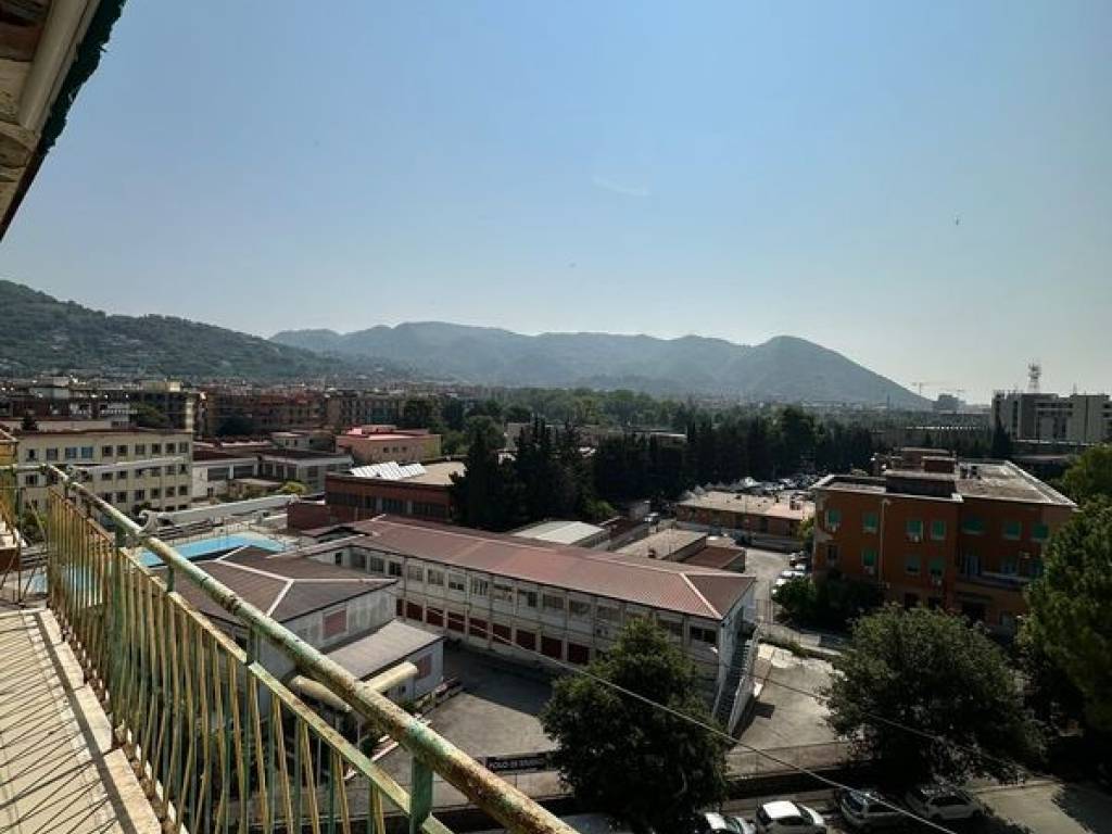 appartamento in vendita a Salerno in zona Pastena