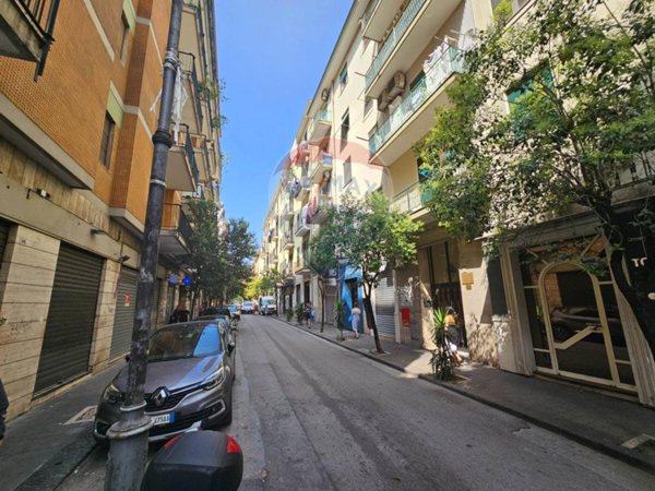 negozio in vendita a Salerno in zona Calcedonia