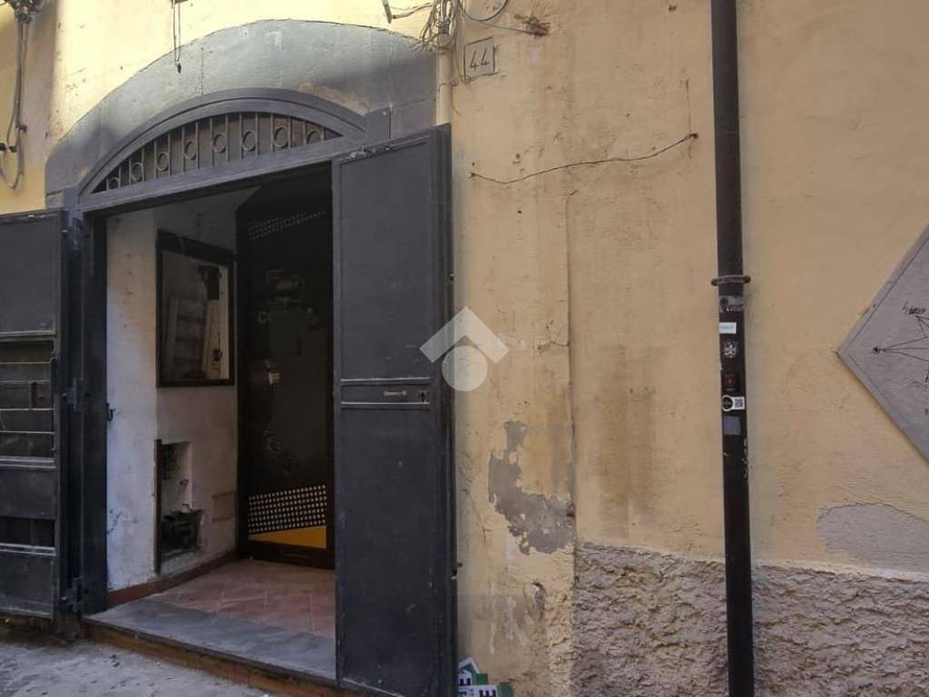 negozio in vendita a Salerno in zona Centro Città