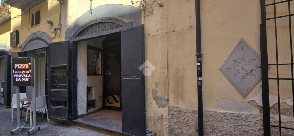 negozio in vendita a Salerno in zona Centro Città