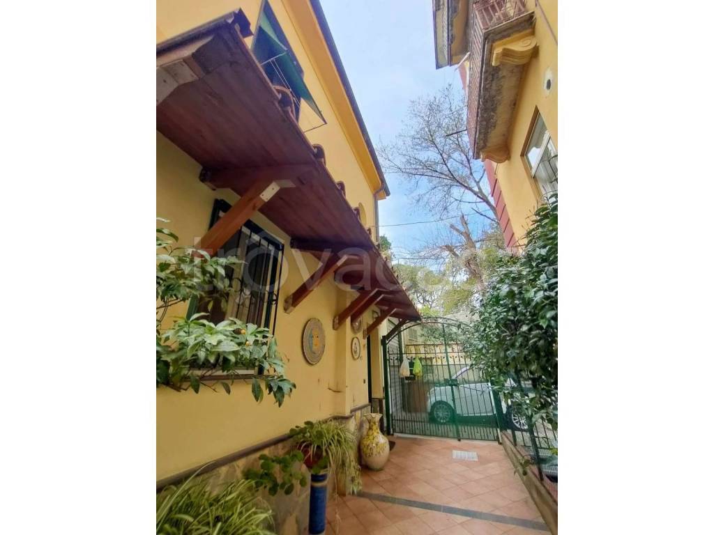 casa indipendente in vendita a Salerno in zona Arce-Vernieri