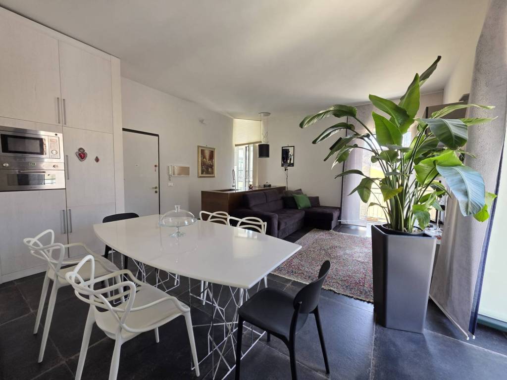 appartamento in vendita a Salerno in zona Centro Città
