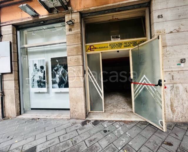 negozio in vendita a Salerno in zona Torrione