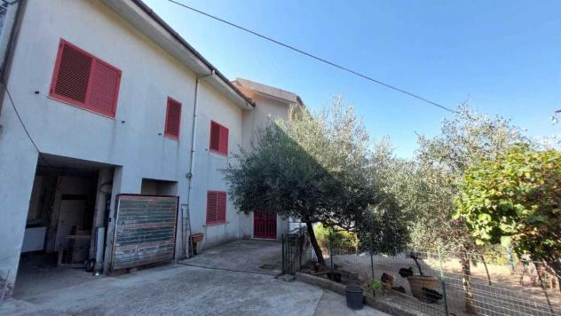 casa indipendente in vendita a Salerno in zona Centro Città