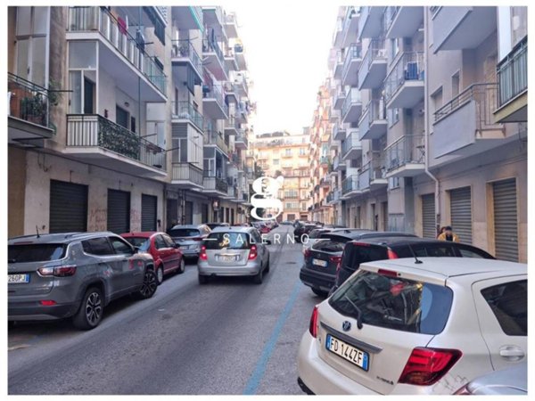 negozio in vendita a Salerno in zona Irno