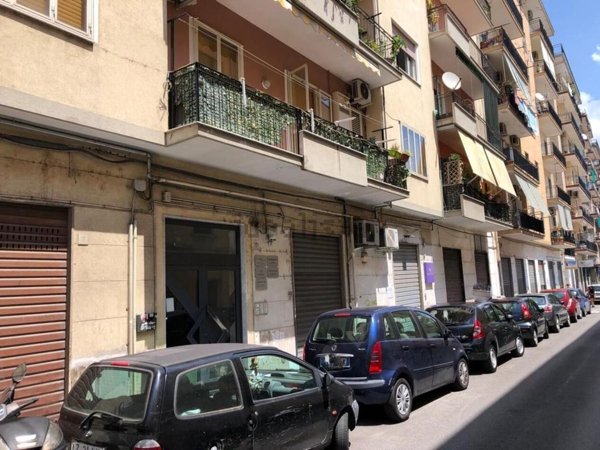locale commerciale in vendita a Salerno