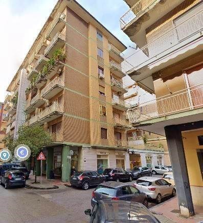 locale di sgombero in vendita a Salerno in zona Pastena